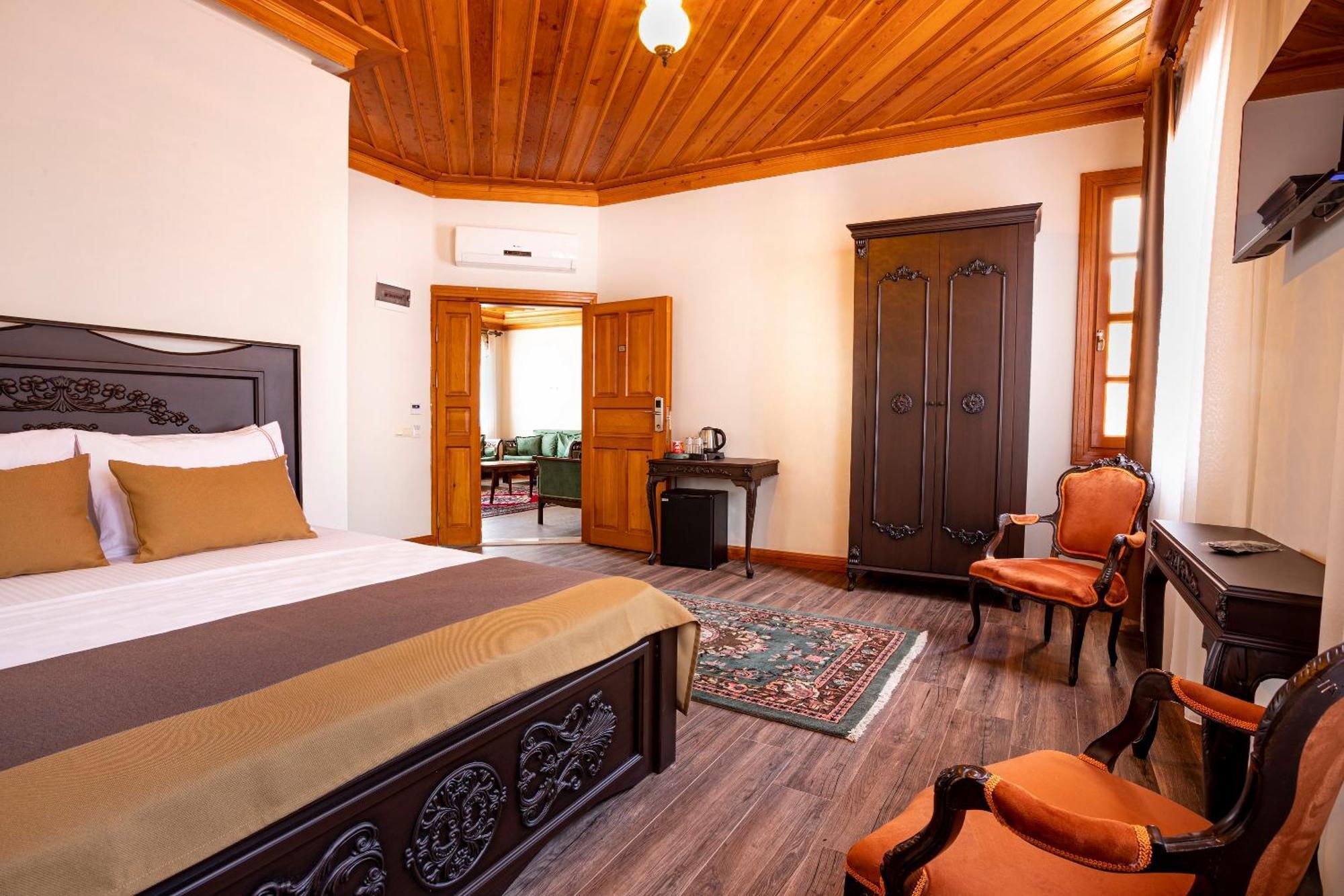 Woo Town Suites Анталия Екстериор снимка