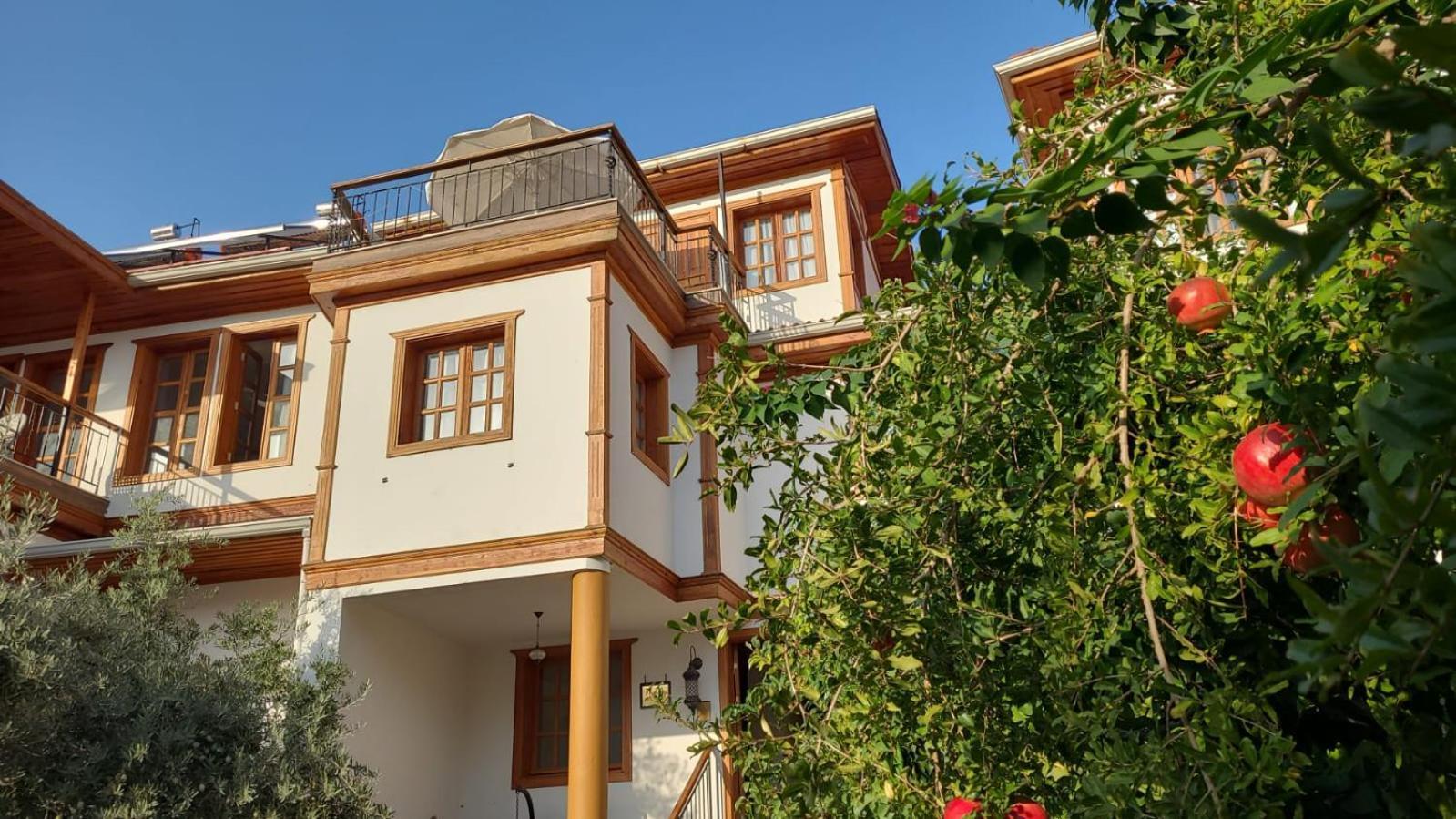 Woo Town Suites Анталия Екстериор снимка