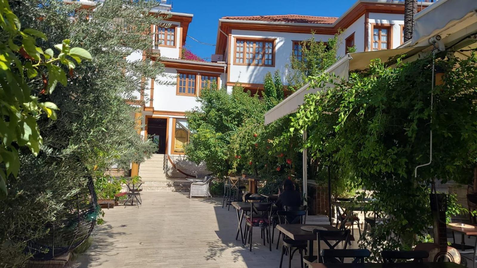 Woo Town Suites Анталия Екстериор снимка