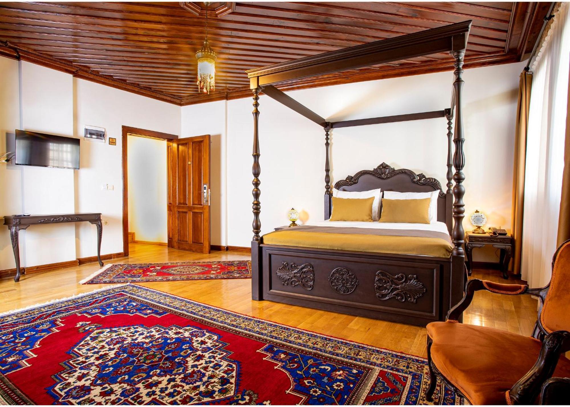 Woo Town Suites Анталия Екстериор снимка